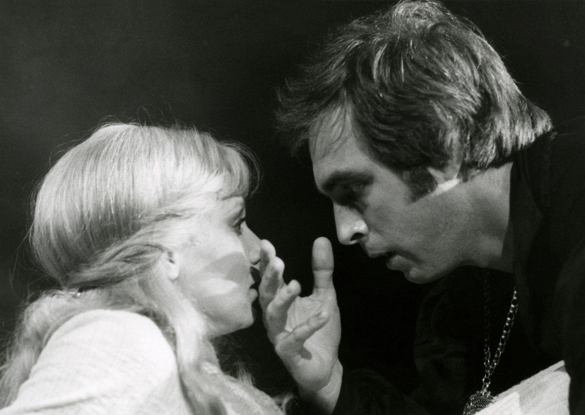 Huszti-Peter_foto_10_Hamlet_Piros-Ildikó_©Ikládi-László_RET.jpg