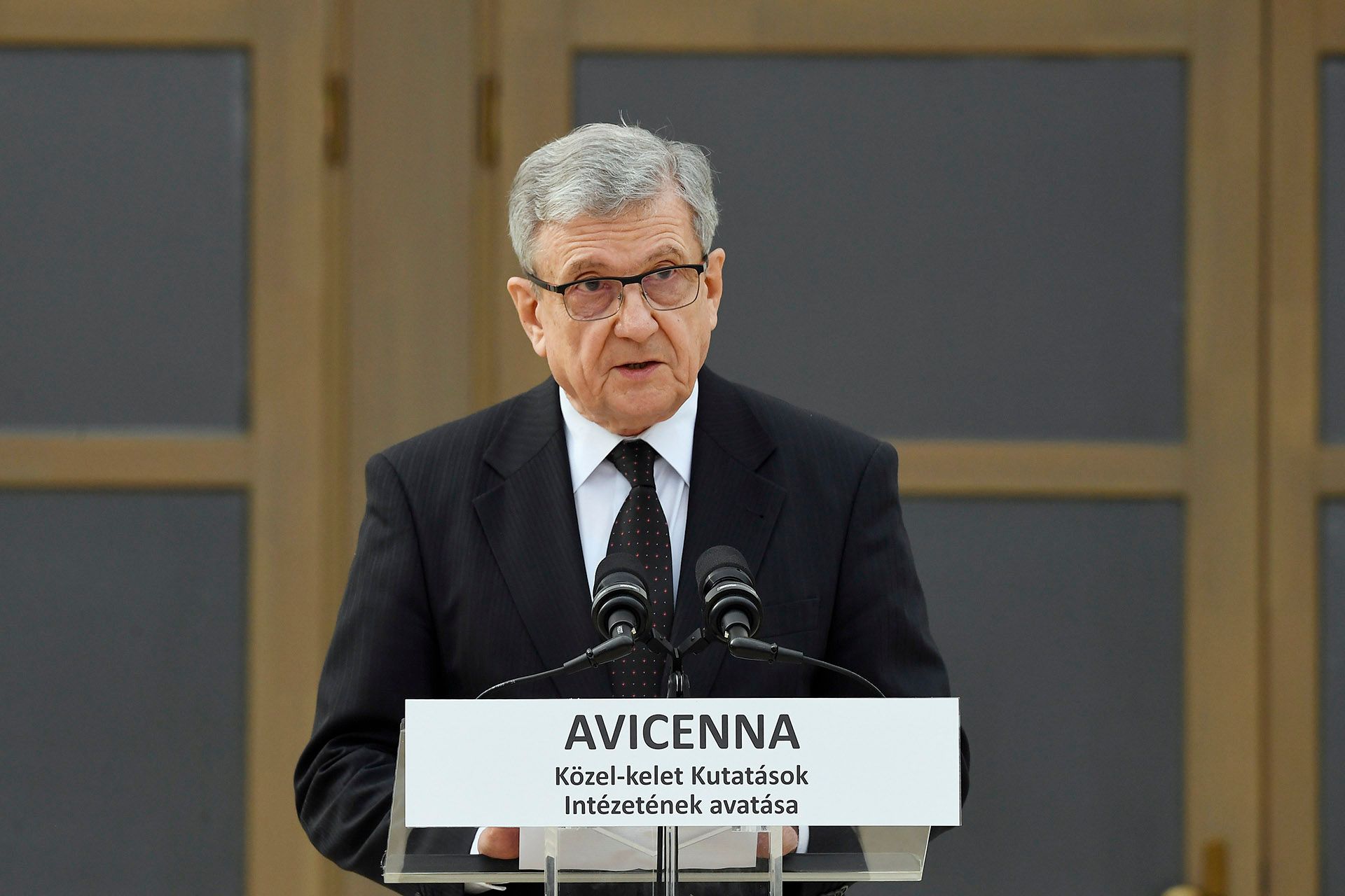 a27aece9-4bf0-455f-8750-9b2de3db0d47.jpg